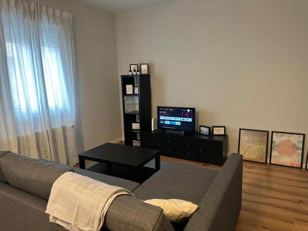 Agara Burgos Apartment Luaran gambar